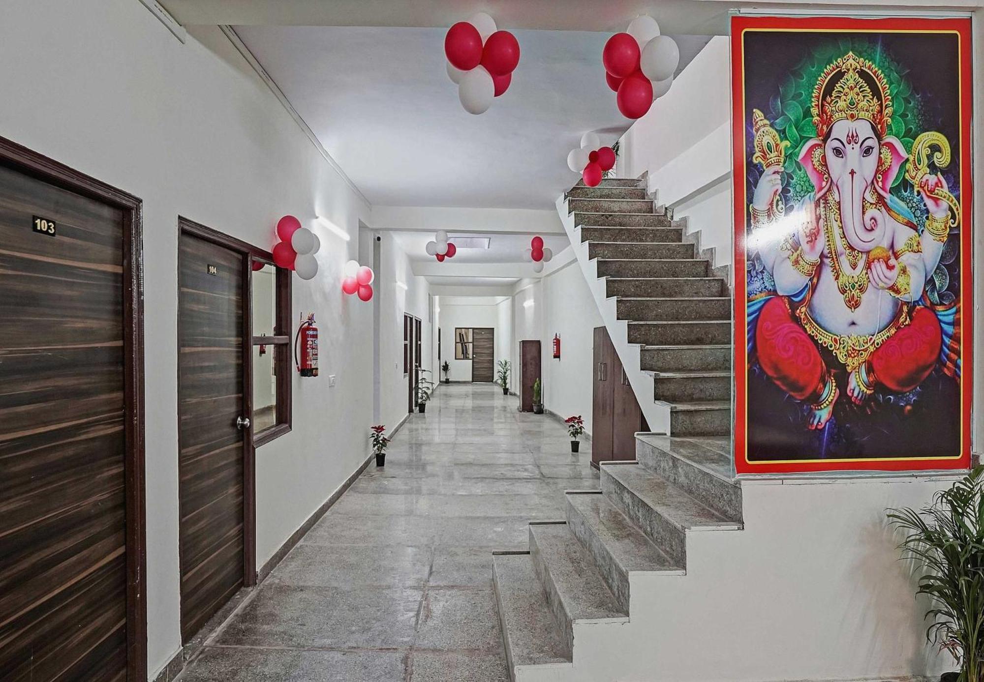 Hotel O Avs Hotel & Restaurant Noida Exteriör bild