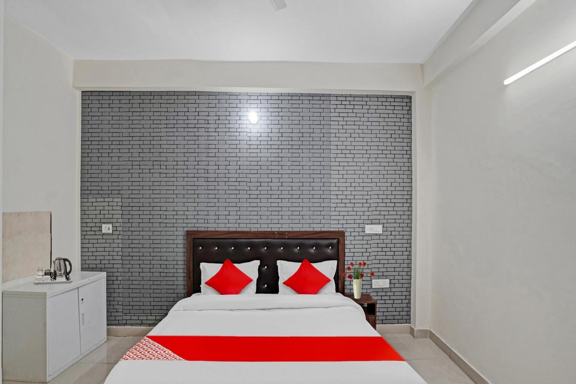Hotel O Avs Hotel & Restaurant Noida Exteriör bild